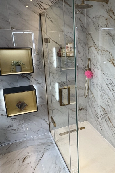 Arctic Gold Marble Master En-Suite 40